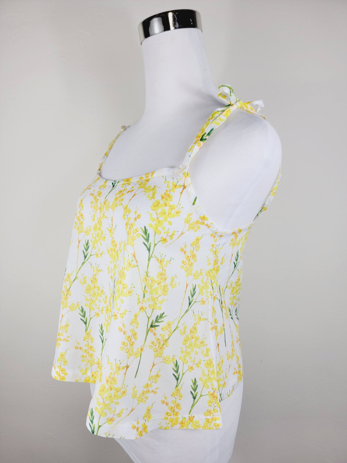 TANK TOP WITH ADJUSTABLE STRAPS