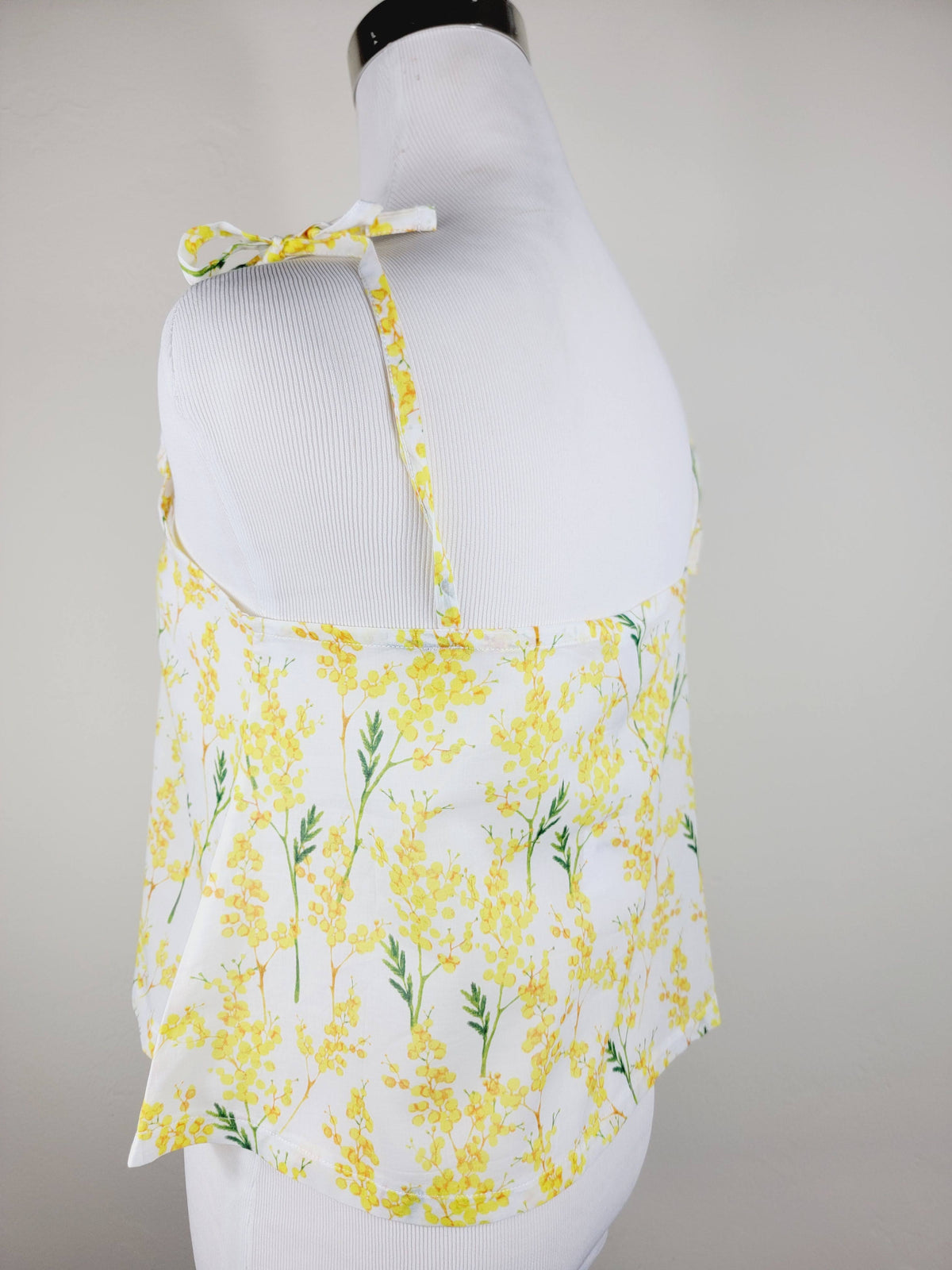 TANK TOP WITH ADJUSTABLE STRAPS