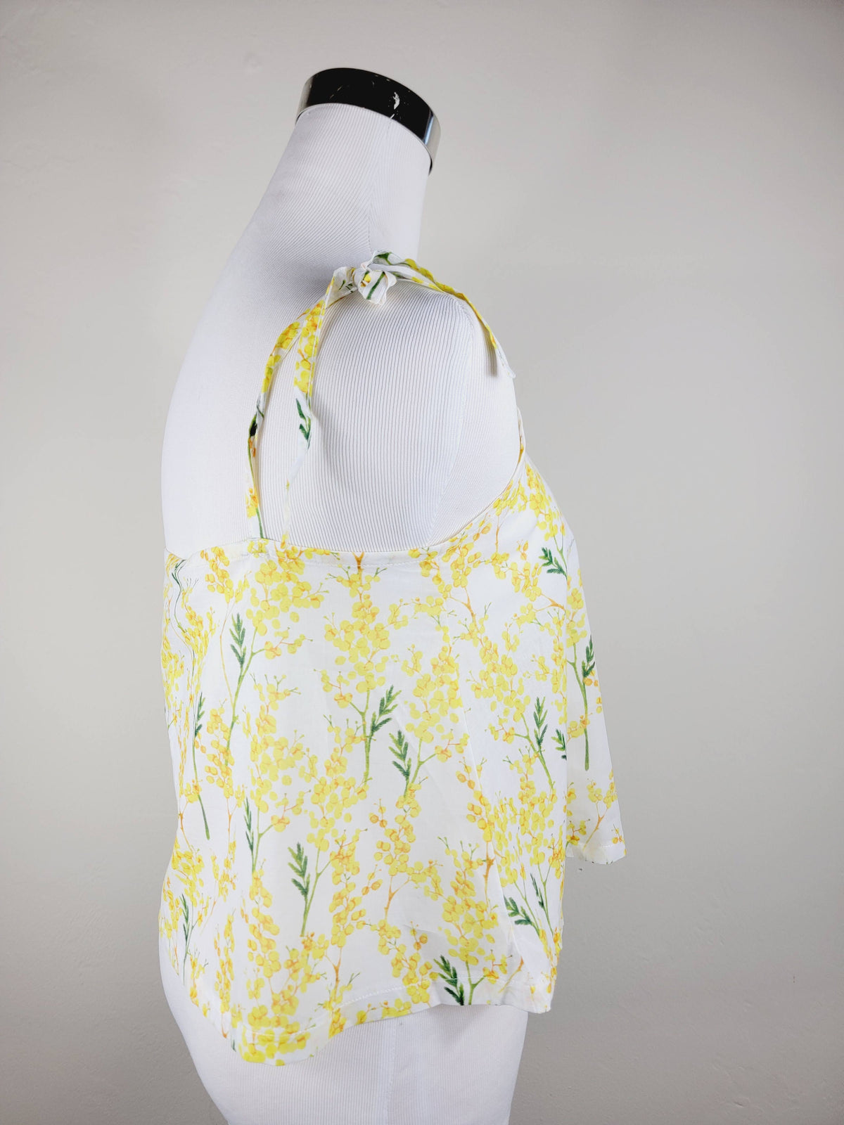 TANK TOP WITH ADJUSTABLE STRAPS