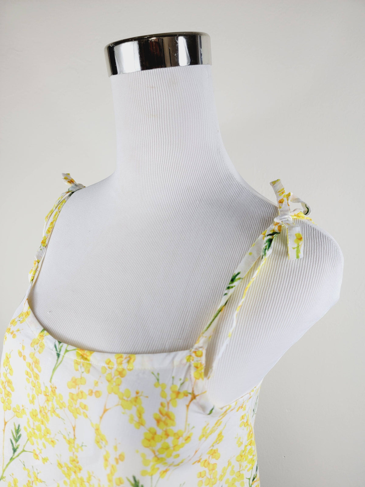 TANK TOP WITH ADJUSTABLE STRAPS