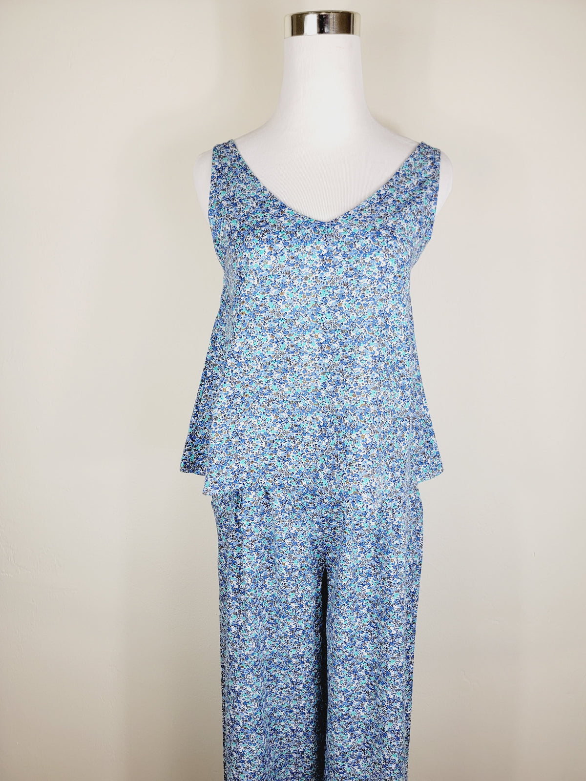 A LINE CUT TANK TOP