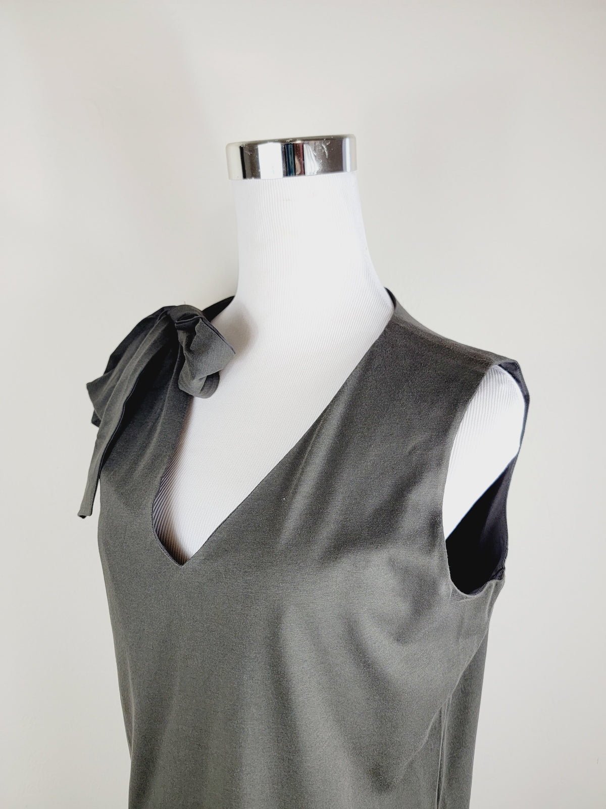 Vestido jersey escote pico lazo hombro con bolsillos Calidad Premium