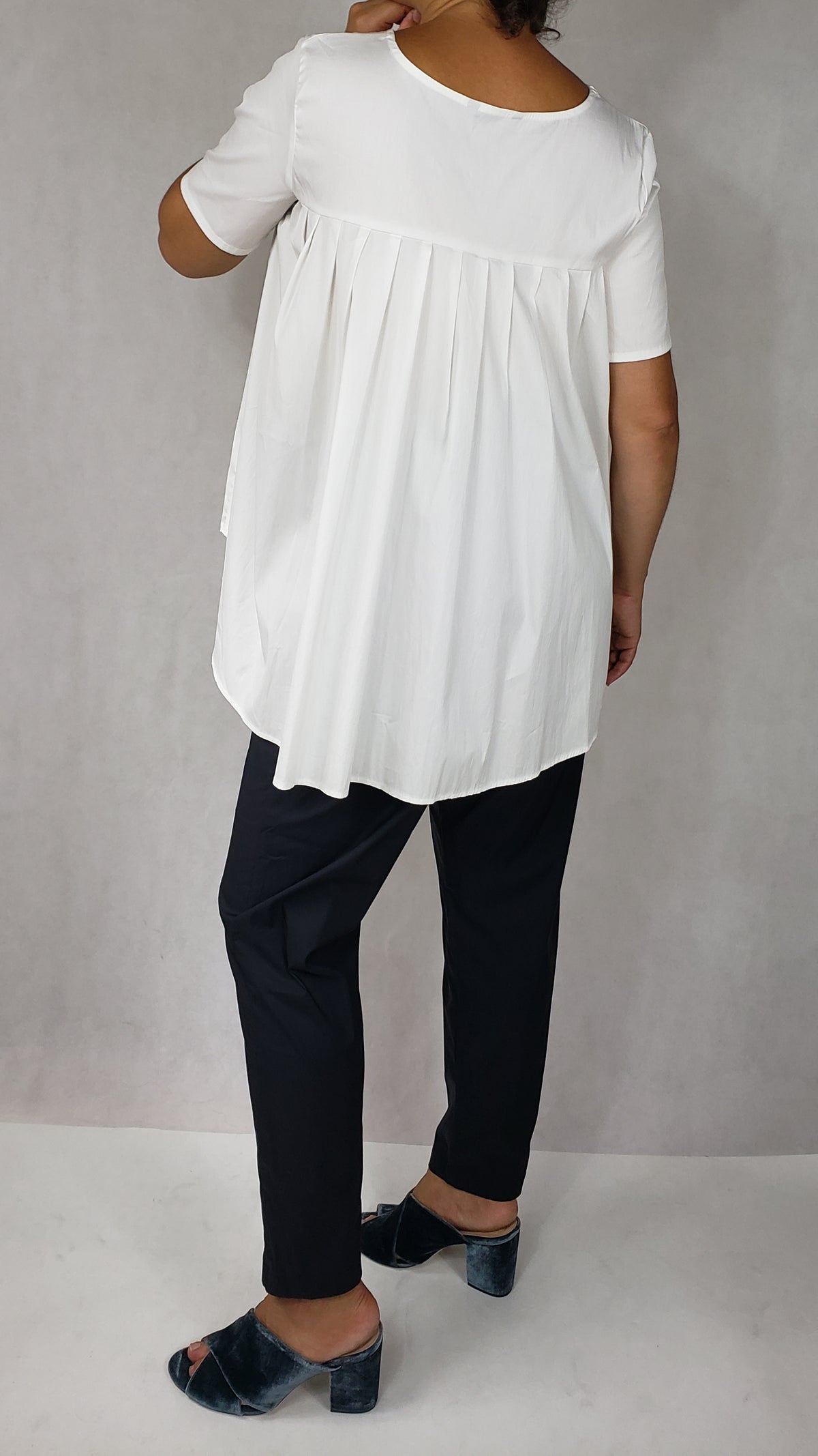 VOLUMINOUS TOP WITH PLEAT - EEBRU