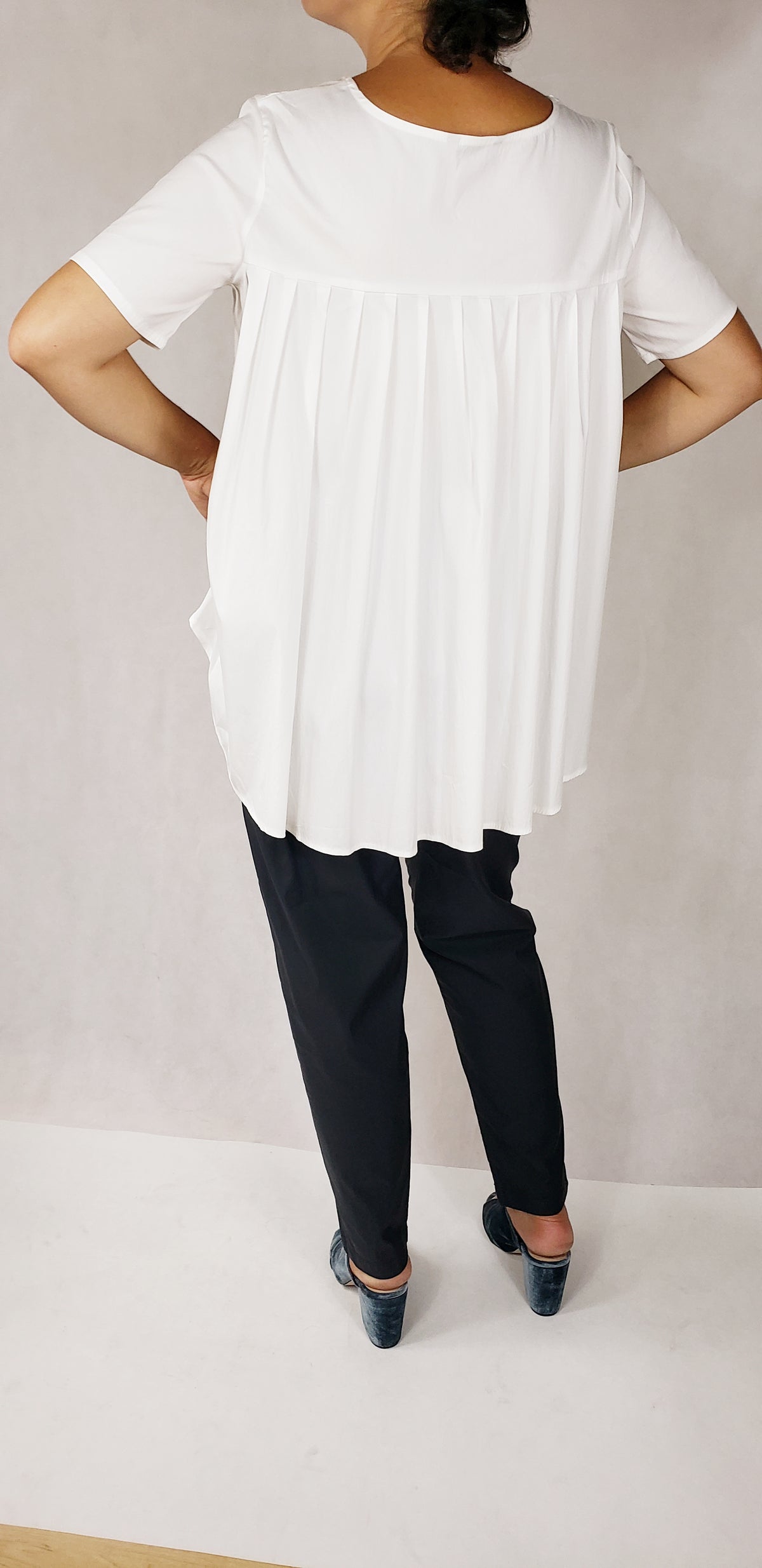 VOLUMINOUS TOP WITH PLEAT - EEBRU