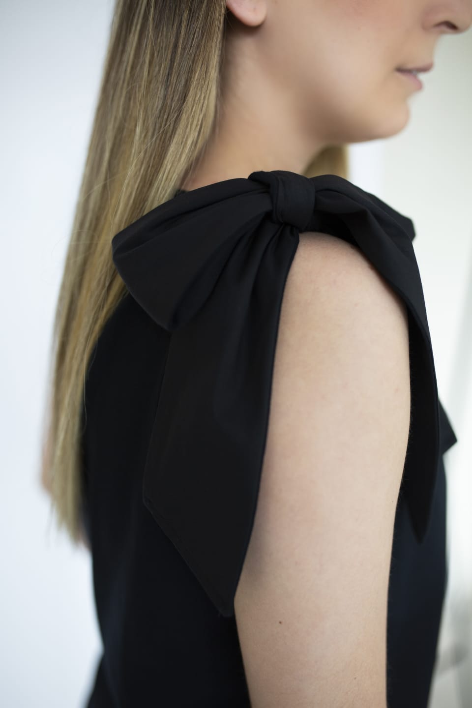 BLACK JERSEY DRESS WITH TIE SHOULDER - EEBRU