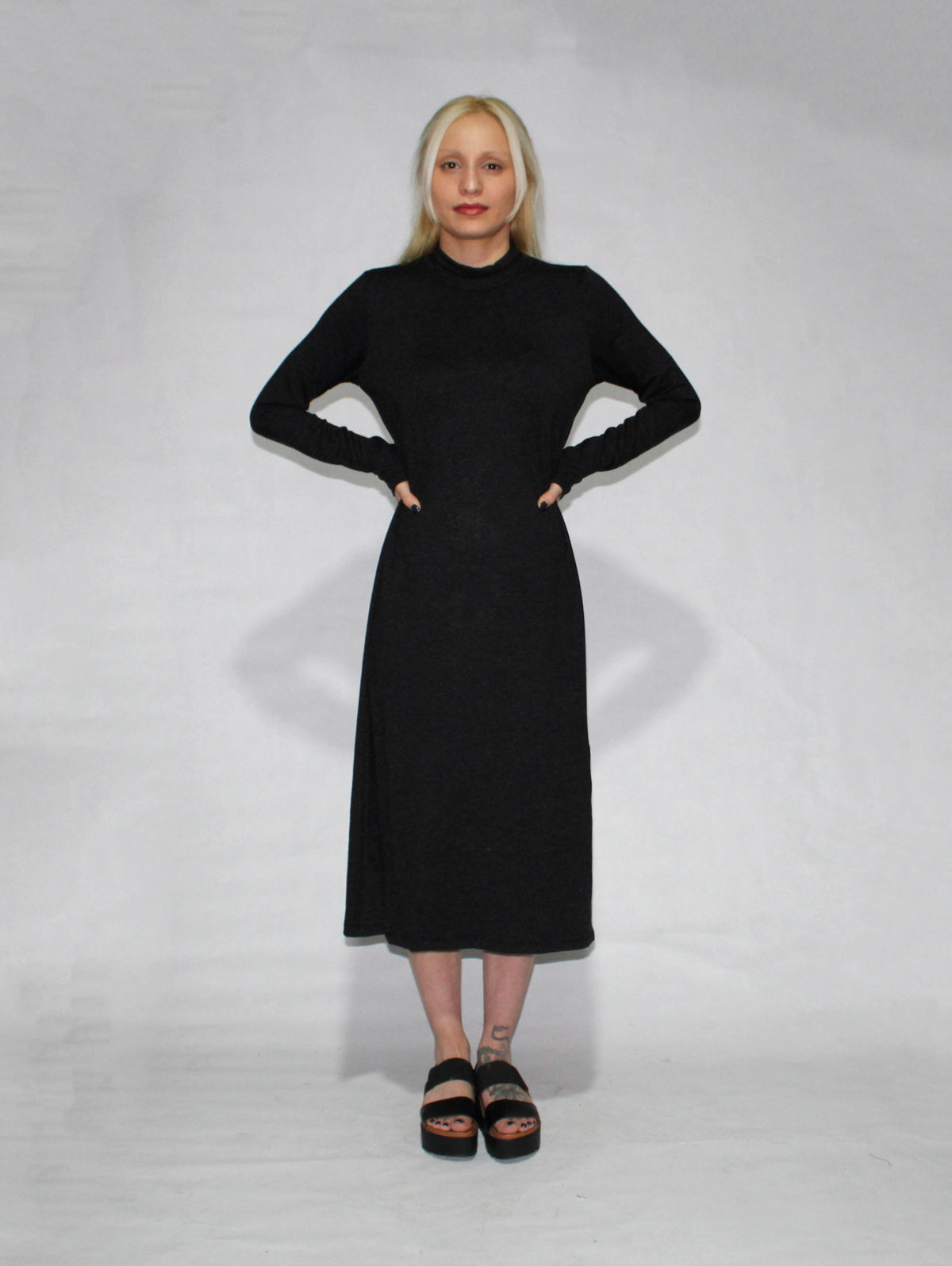 BLACK DRESS LONG SLEEVE TURTLE NECK WITH SIDE SLITS - EEBRU