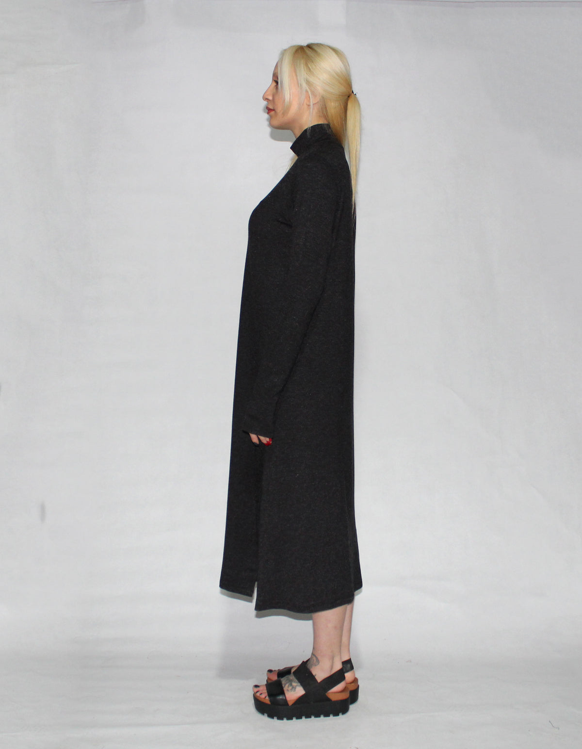 BLACK DRESS LONG SLEEVE TURTLE NECK WITH SIDE SLITS - EEBRU